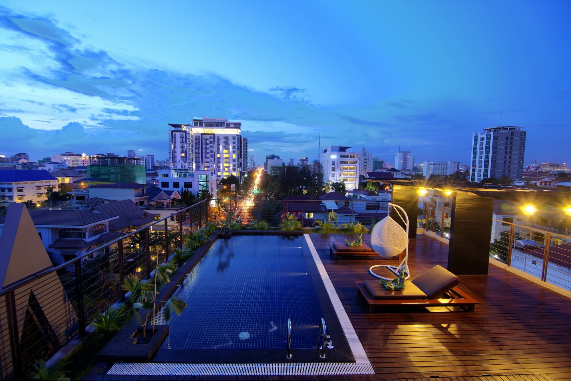 The Palm Boutique Hotel & Residence Phnom Penh Exterior foto