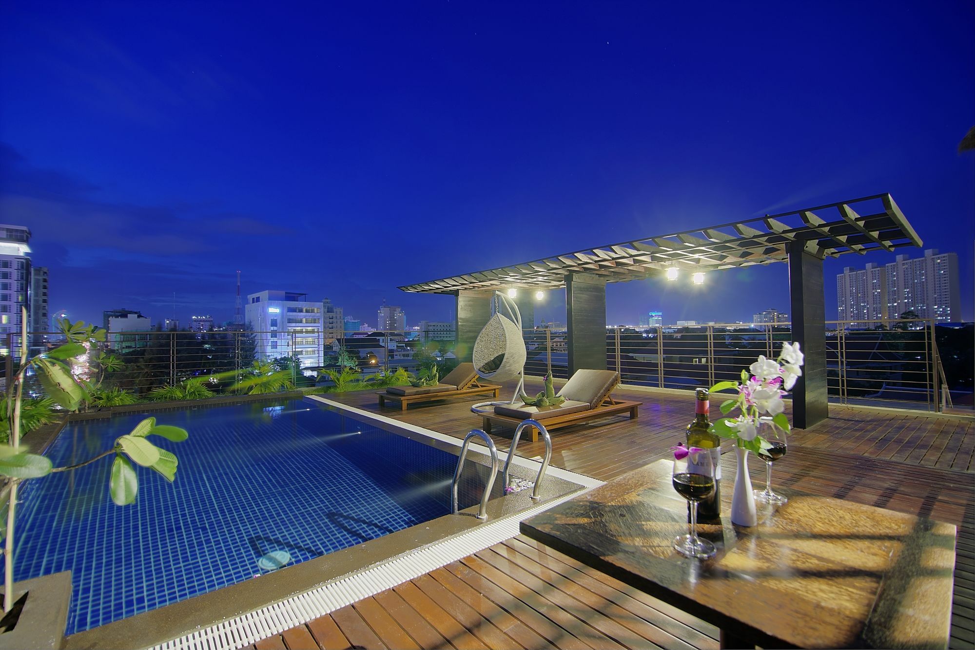 The Palm Boutique Hotel & Residence Phnom Penh Exterior foto