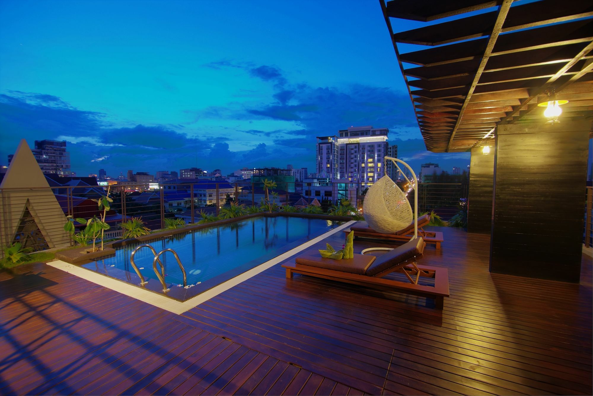 The Palm Boutique Hotel & Residence Phnom Penh Exterior foto