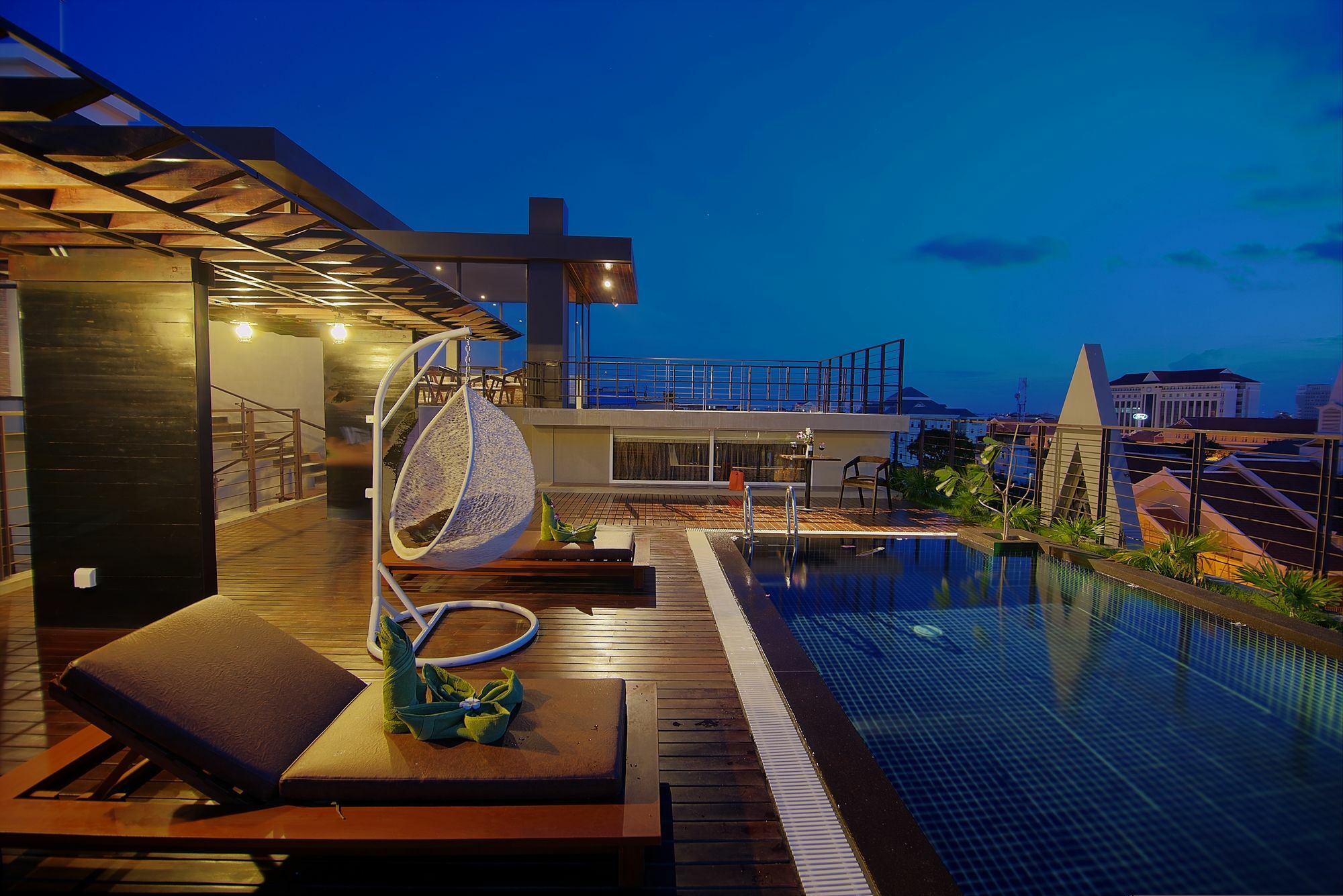 The Palm Boutique Hotel & Residence Phnom Penh Exterior foto